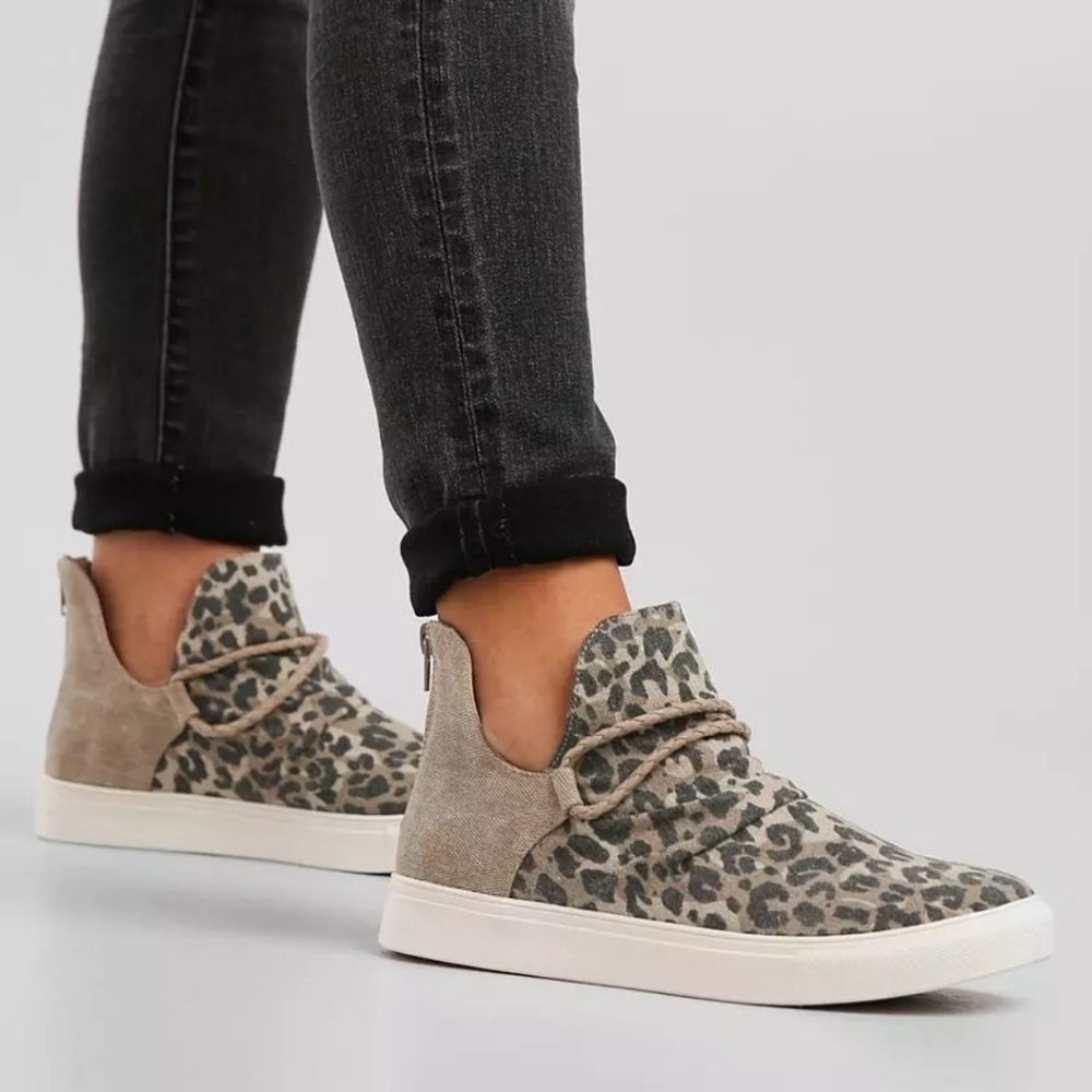 Very G Tan Leopard Shoes size 8